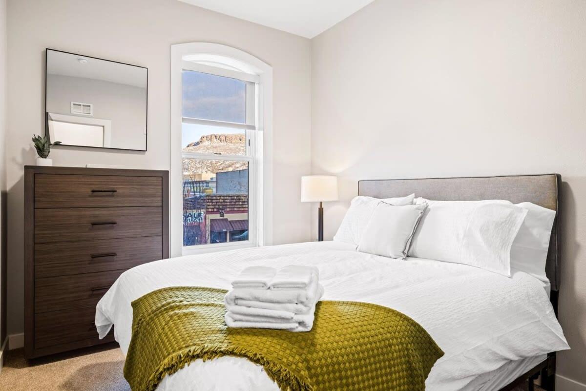 Avenue Hotel Downtown Golden Gold Miners Suite Exterior photo