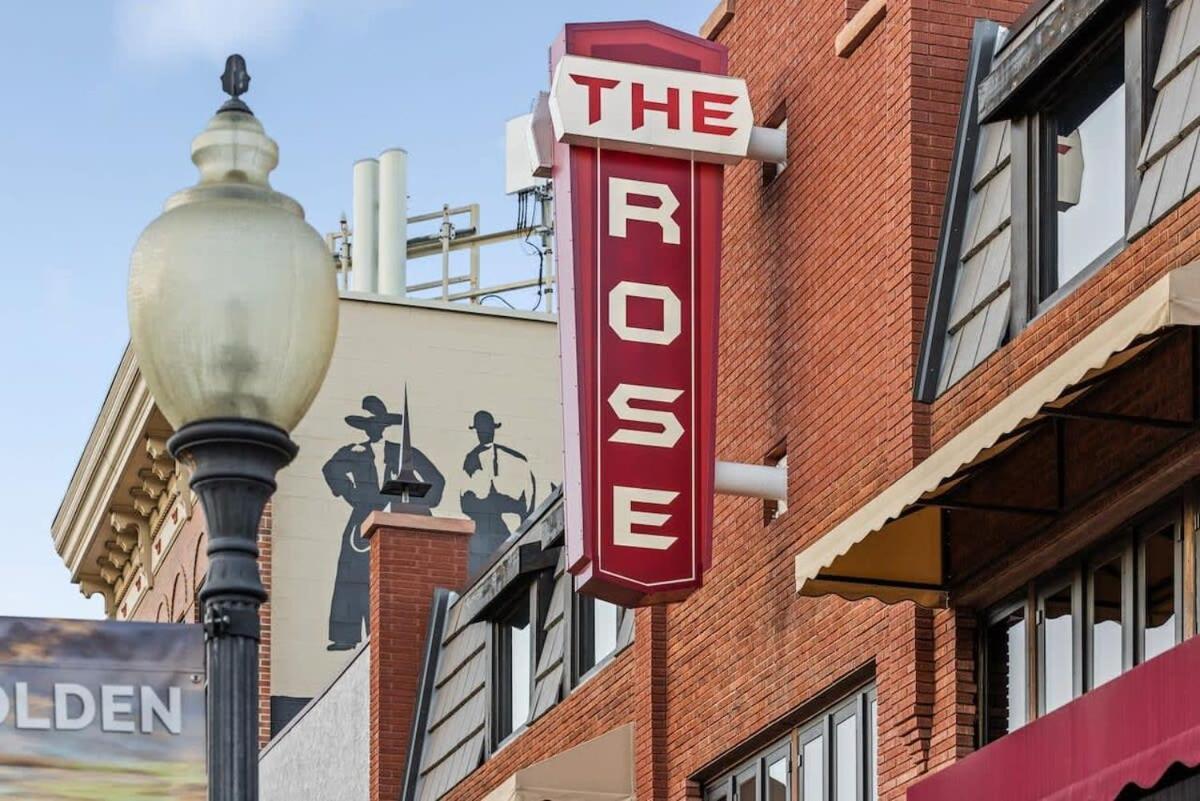 Avenue Hotel Downtown Golden Gold Miners Suite Exterior photo