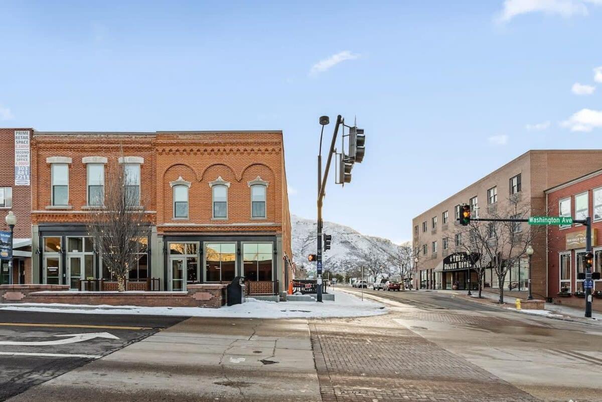 Avenue Hotel Downtown Golden Gold Miners Suite Exterior photo